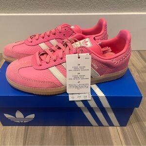 Adidas Sombo 2.5 girls (4-4.5 in women’s)